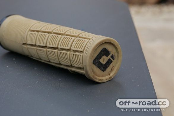 Грипси ODI Reflex XL v2.1 Lock-On MTB Closed End 135mm Red D33RXLR-R