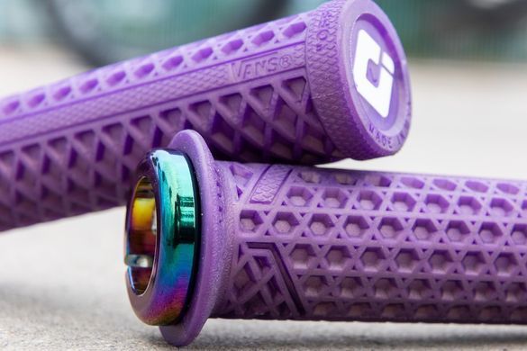 Грипси ODI Vans v2.1 Lock-On MTB Closed End 135mm Iridescent Purple/Oil Slick D33VNIP-OS