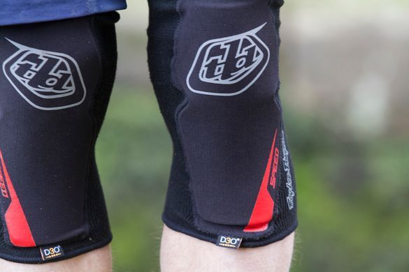 Наколенники TLD Speed Knee Sleeve [Black] размер XS/SM 568003201