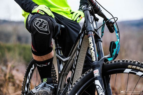 Наколінники TLD T-BONE Knee Guard [Black] Розмір XS/SM 543003221